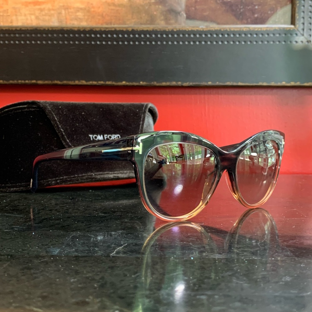 SOLD!! TOM FORD Cat-eye Sunglasses Gray Peach - Picture 8 of 16